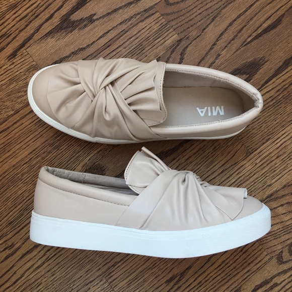 mia zori slip on sneaker